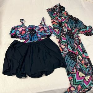 Torrid Size 3 Multi Ikat V-Flounce swim Bikini Top bathing suite set!!